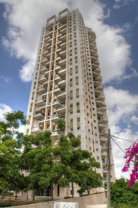 Beautiful Penthouse W/Amazing View, Prime Location Apartman Ramat Gan Kültér fotó