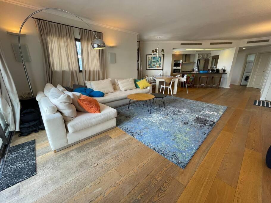Beautiful Penthouse W/Amazing View, Prime Location Apartman Ramat Gan Kültér fotó