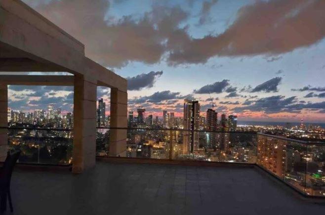Beautiful Penthouse W/Amazing View, Prime Location Apartman Ramat Gan Kültér fotó