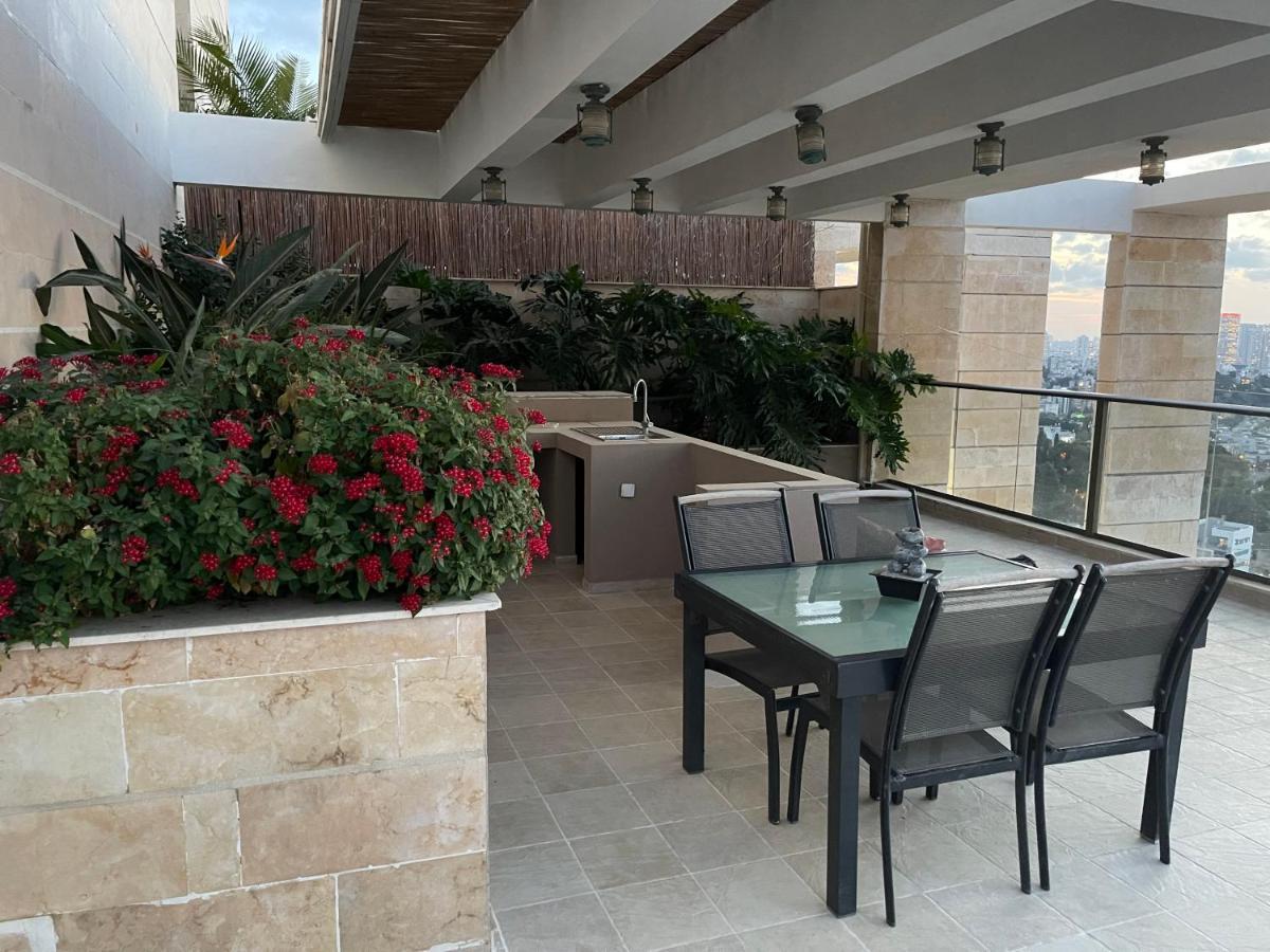 Beautiful Penthouse W/Amazing View, Prime Location Apartman Ramat Gan Kültér fotó