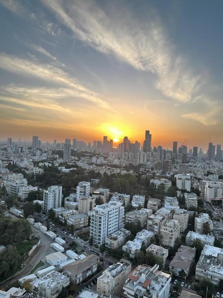 Beautiful Penthouse W/Amazing View, Prime Location Apartman Ramat Gan Kültér fotó