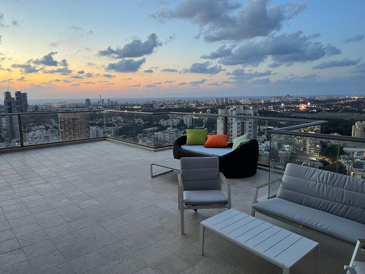 Beautiful Penthouse W/Amazing View, Prime Location Apartman Ramat Gan Kültér fotó