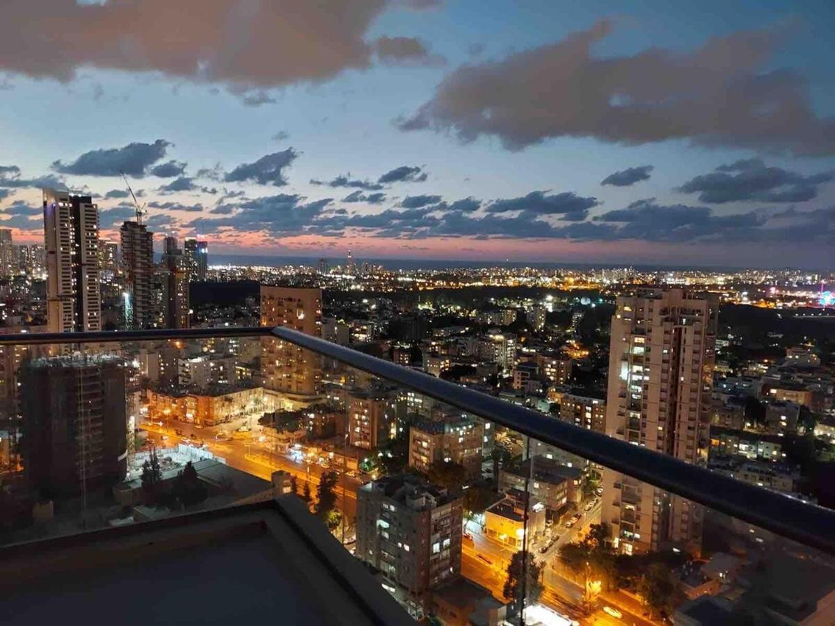 Beautiful Penthouse W/Amazing View, Prime Location Apartman Ramat Gan Kültér fotó