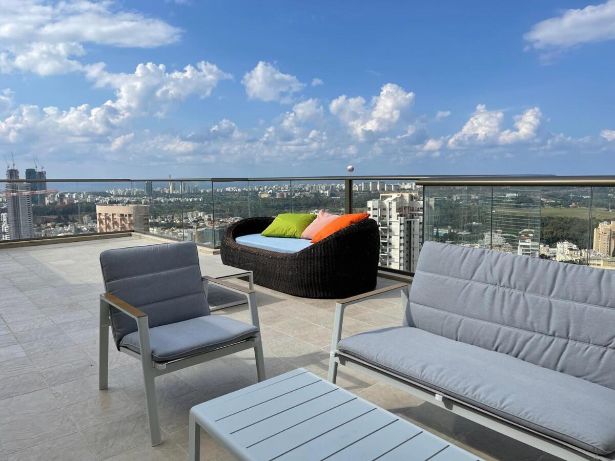 Beautiful Penthouse W/Amazing View, Prime Location Apartman Ramat Gan Kültér fotó