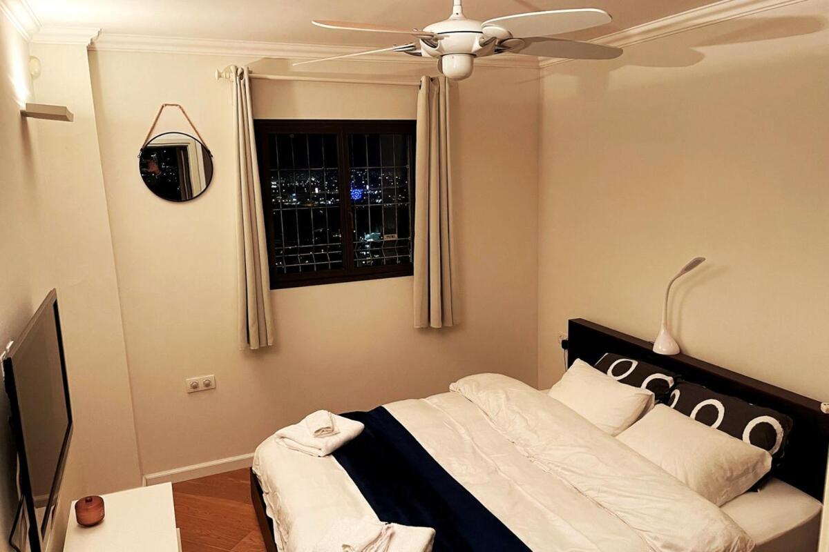 Beautiful Penthouse W/Amazing View, Prime Location Apartman Ramat Gan Kültér fotó