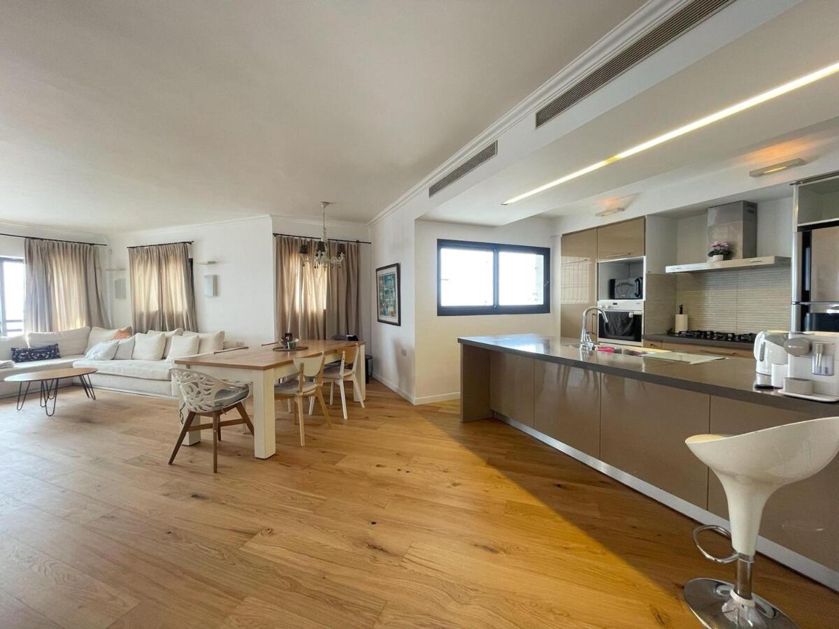 Beautiful Penthouse W/Amazing View, Prime Location Apartman Ramat Gan Kültér fotó