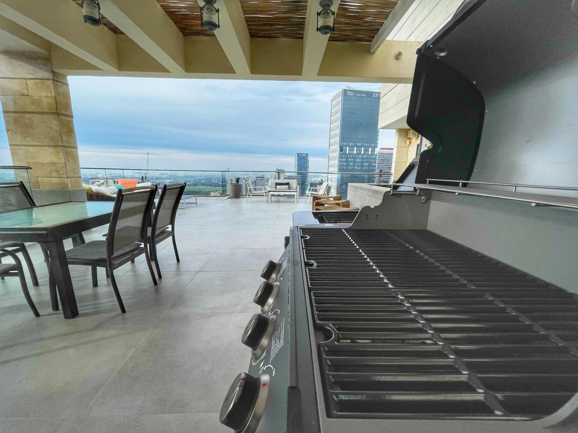Beautiful Penthouse W/Amazing View, Prime Location Apartman Ramat Gan Kültér fotó