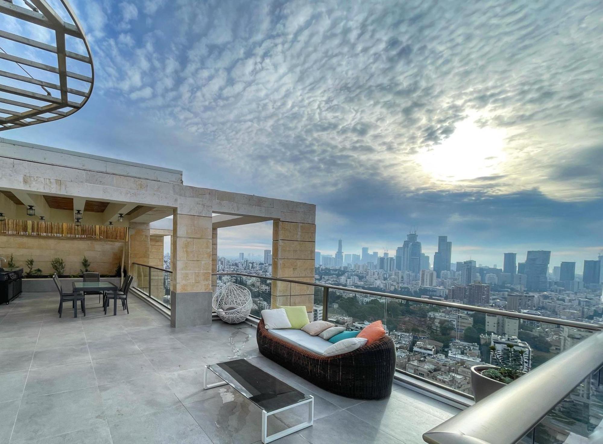 Beautiful Penthouse W/Amazing View, Prime Location Apartman Ramat Gan Kültér fotó